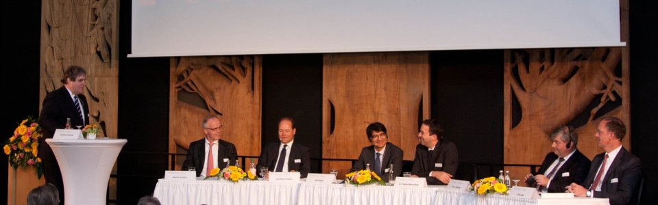 Das Panel des 11. Kölner Rückversicherungs-Symposiums (Bild: IVW / FH Köln (Fotograf: Gerhard Richter))
