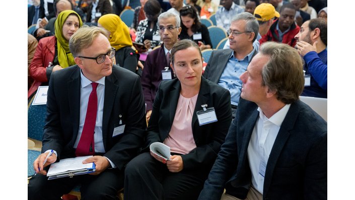 v.l. Lars Gerold (DAAD), Jenny Kopsch-Xhema (Food Security Center (FSC), Universität Hohenheim) und Prof. Dr. Lars Ribbe (ITT, TH Köln)