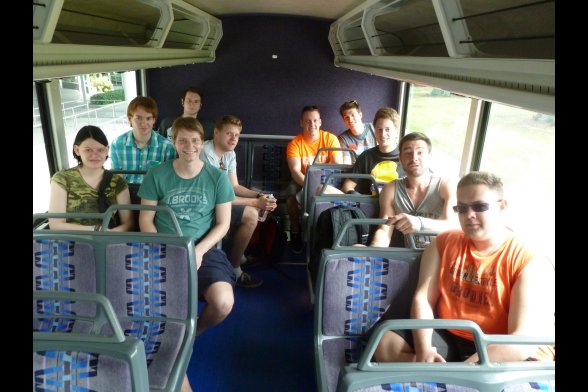 Gruppe in einem Shuttle-Bus des Kennedy Space Centers