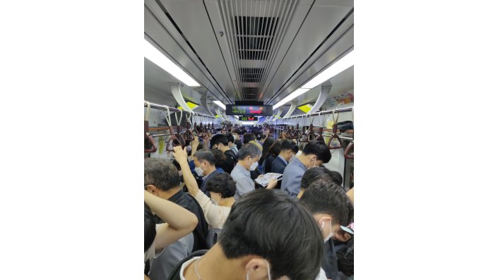 Typische Überfüllung der U-Bahn in Seoul