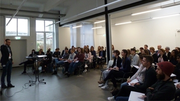 Dr. Carl Nising über seinen Weg bei der Bayer AG auf dem Career Day 2019 (Bild: Nora Diehl - GI NRW)