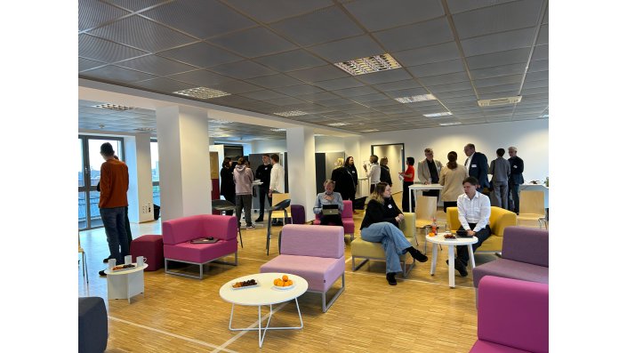 Personen unterhalten sich