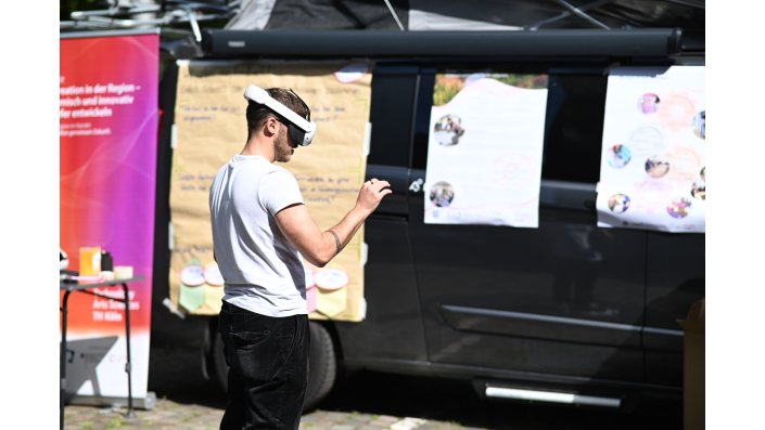 Person mit VR-Brille