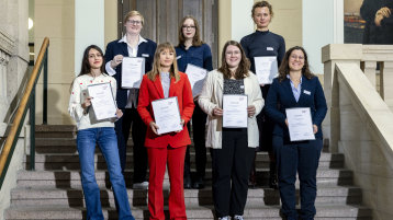 Stipendienurkunden übergeben