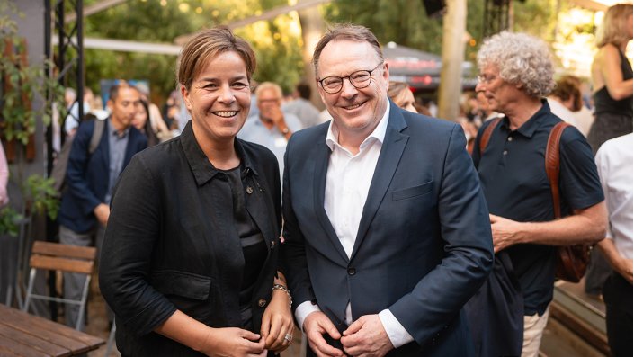 Ministerin Mona Neubaur und Oberbürgermeister Torsten Burmester