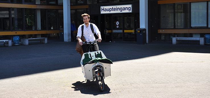 Student auf Lastenfahrrad  (Bild: @TH Köln)