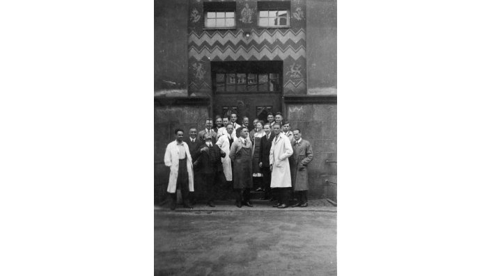 Tischlerklasse vor Kölner Werkschulen (1933)