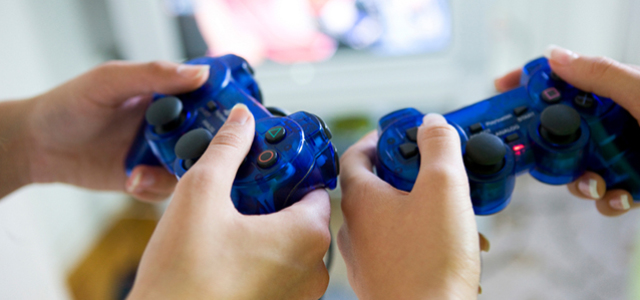 Zwei blaue Controller (Bild: istock)