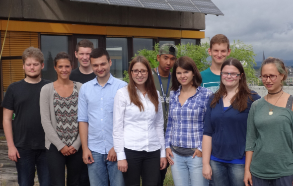 Gruppenbild des Azubi-Jahrgangs 2015. Gruppenbild des Azubi-Jahrgangs 2015.