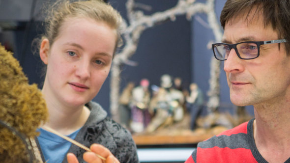 Bert Jaček mit einer Studentin Bert Jaček mit einer Studentin