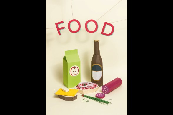 Stilleben aus Papier gebauten Gegenständen: Apfelsaftpackung, Bierflasche, Blutwurst, Mettbrötchen, Käsebrot und Schnittlauch, darüber der Schriftzug "Food"