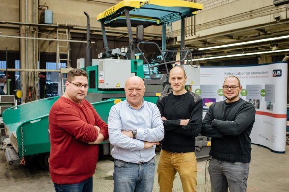 Das DEHS-Projektteam v.l.: Der wissenschaftliche Mitarbeiter Alexander Geier, der Leiter des KLB Prof. Dr. Alfred Ulrich, Projektleiter Hendrik Borggrebe, Masterstudent Daniel Stiels (es fehlt der wissenschaftliche Mitarbeiter Kai Nitsch).
