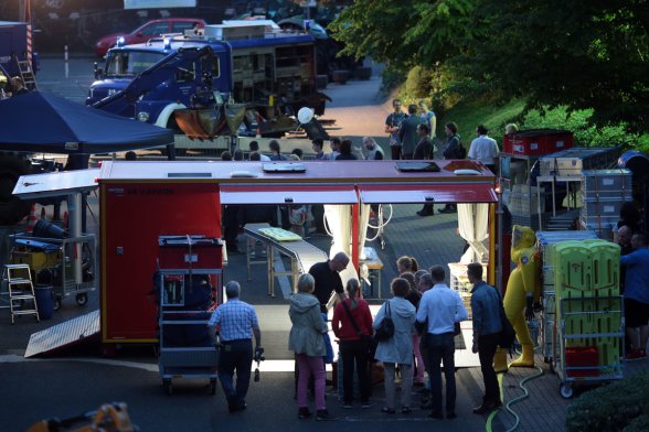 Feuerwehr Köln zeigt Dekontimination