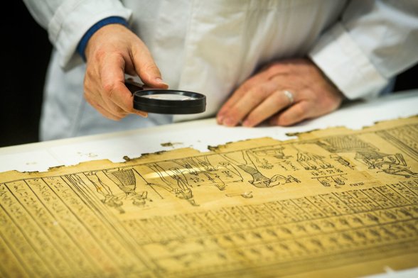 Das etwa 4,7 Meter lange Dokument war Teil der Totengabe für einen Ägypter namens Pa Schari-Chonsu.