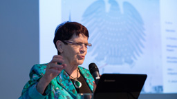 Rita Süssmuth eröffnete die Veranstaltung im Institut für Restaurierungs- und Konservierungswissenschaft (Bild: Michael Bause / TH Köln)
