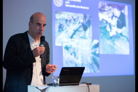 Über 30 Jahre Institut für Restaurierungs- und Konservierungswissenschaft an der TH Köln referiert Prof. Hans Portsteffen