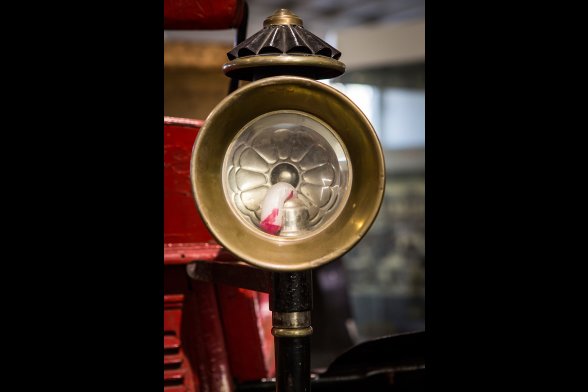 Autoscheinwerfer mit Kerze als Lichtquelle