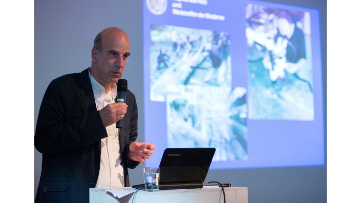 Über 30 Jahre Institut für Restaurierungs- und Konservierungswissenschaft an der TH Köln referiert Prof. Hans Portsteffen