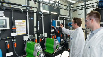Studerende und Forschende am Lehr- und Forschungszentrum :metabolon  (Image: Dirk Adolphs/TH Köln)