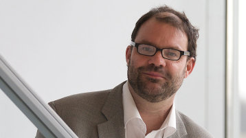 Dr. Eberhardt Waff enschmidt ist Professor für Elektrische Netze und Einfluss von Erneuerbaren Energien und Mitglied im interdisziplinären Cologne Institute for Renewable Energy (CIRE) (Bild: privat) Dr. Eberhardt Waff enschmidt ist Professor für Elektrische Netze und Einfluss von Erneuerbaren Energien und Mitglied im interdisziplinären Cologne Institute for Renewable Energy (CIRE) (Bild: privat)