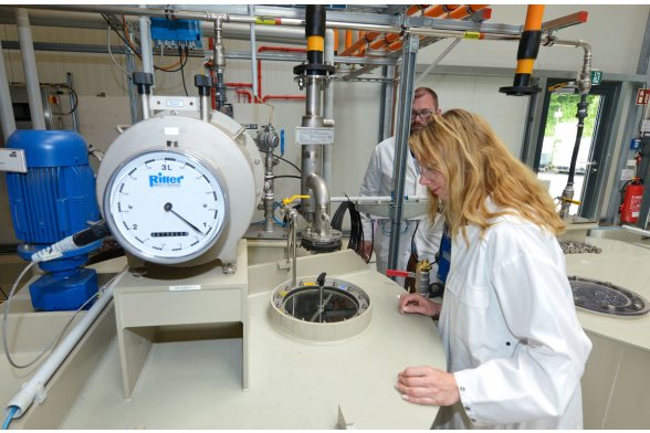 Studerende und Forschende am Lehr- und Forschungszentrum :metabolon