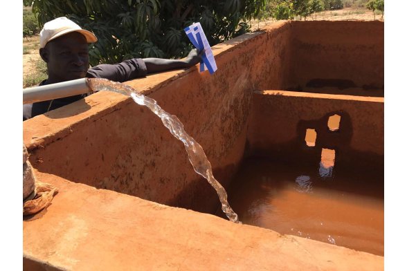 Château d'Eau zur Bewässerung des Feldes in Mboro