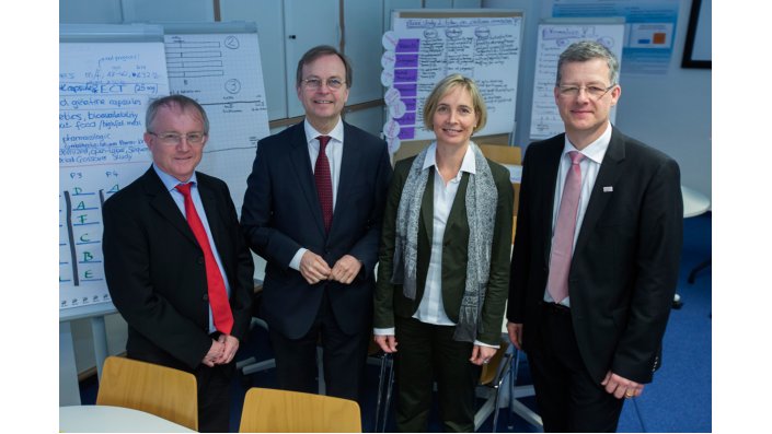 (v.l.) Rüdiger Scholz (CDU), Staatsekretär Thomas Rachel, Prof. Dr. Sylvia Heuchemer, Prof. Dr. Matthias Hochgürtel