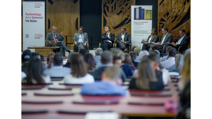 Prof. Dr. Thomas von Danwitz, Prof. Dr. Rolf Schwartmann, Prof. Dr. Günter Krings, Dr. Christian-Henner Hentsch, Marie-Teresa Weber, Dr. Arnd Haller, Dr. Tobias Schmid 