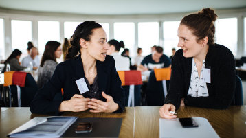 Esther Hild-Intorf, Vera Bolte (Bild: Costa Belibasakis/TH Köln)