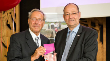 Prof. Dr. Hartmut Gaese und Prof. Dr. Stefan Herzig  (Bild: Heike Fischer/TH Köln)