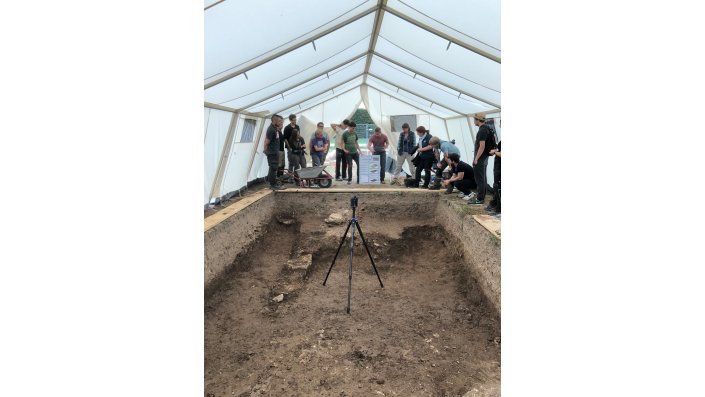 Informatikstudierende vom Campus Gummersbach begleiten den Grabungsprozess und arbeiten an einem digitalen dreidimensionalen Dokumentatstionssystems.