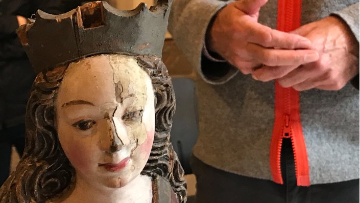 Kopf einer Madonnenholzfigur