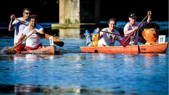 Zwei Boote bei der Regatta