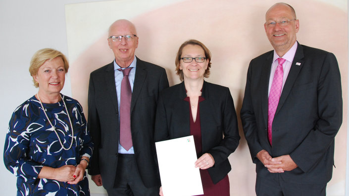 Annette Storsberg, Staatssekretärin im Ministerium für Kultur und Wissenschaft des Landes Nordrhein-Westfalen, Prof. Dr. Matthias Jarke, Hochschulratsvorsitzender der TH Köln, Dr. Ursula Löffler und Prof. Dr. Stefan Herzig, Präsident der TH Köln