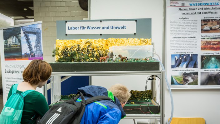 Stand des Labors für Wasser und Umwelt der der Fakultät für Bauingenieurwesen und Umwelttechnik