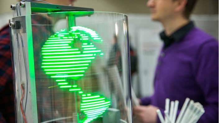 Verschiedene optische Experimente gaben Einblicke in die Fakultät für Informations-, Medien- und Elektrotechnik