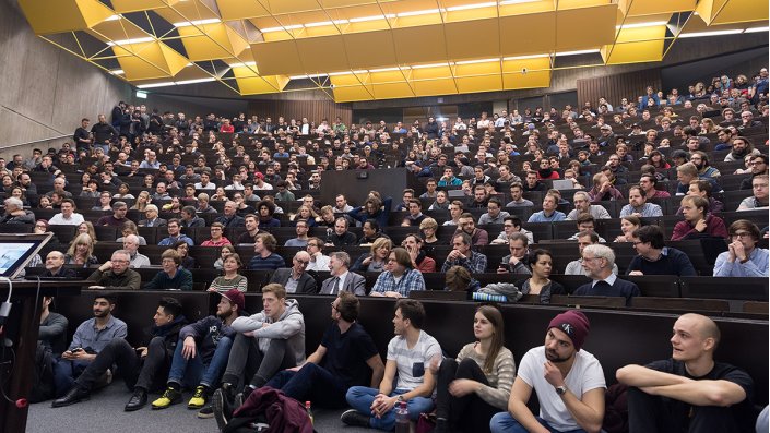 400 Besucherinnen und Besucher im Audimax