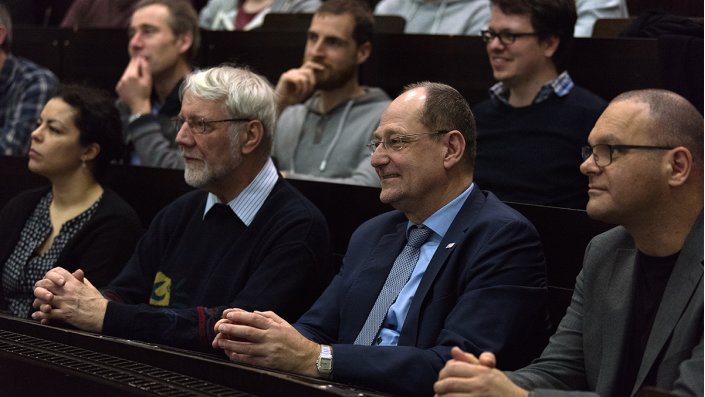 v. l.: der ehemalige Dekan Prof. Dr. em. Heinrich Dederichs, Prof. Dr. Stefan Herzig, Dekan Prof. Dr. Stefan Kreiser