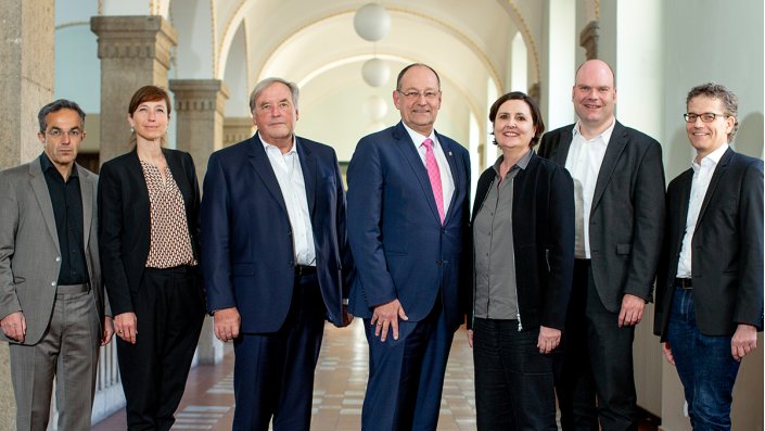 Dr. Navid Kermani, Barbara Massing (Deutsche Welle), Prof. Dr. Günter Blamberger (Universität zu Köln), Prof. Dr. Stefan Herzig, Prof. Dr. Manuela Günter (Universität zu Köln), Jan-Martin Wiarda, Prof. Dr. Habbo Knoch (Dr. Navid Kermani, Barbara Massing (Deutsche Welle), Prof. Dr. Günter Blamberger (Universität zu Köln), Prof. Dr. Stefan Herzig, Prof. Dr. Manuela Günter (Universität zu Köln), Jan-Martin Wiarda, Prof. Dr. Habbo Knoch (Universität zu Köln) (v.l.)