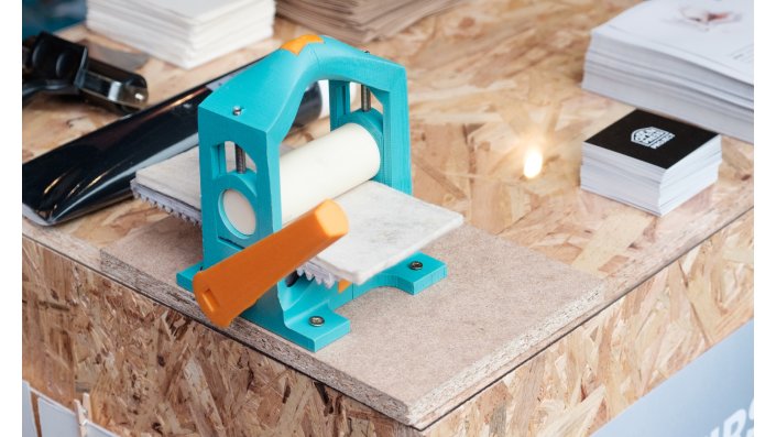Die Druckerpresse aus dem 3D-Drucker. Entwickelt von Martin Schneider, Student an der Köln International School of Design der TH Köln.