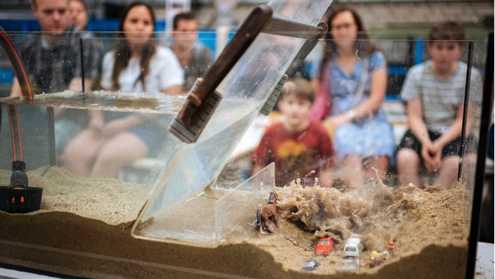 Versuchsaufbau im Wasserbaulabor