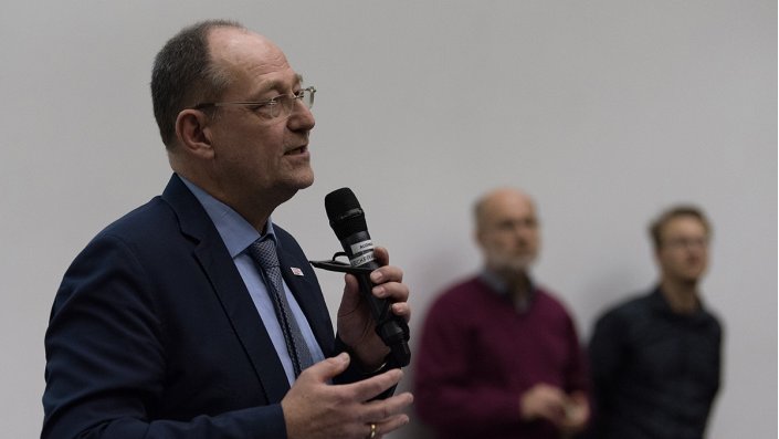 Präsident Prof. Dr. Stefan Herzig begrüßte das Auditorium.