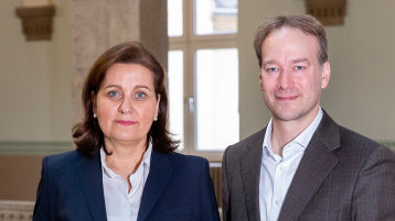 Prof. Dr. Annette Blöcher und Prof. Dr. Kai Thürbach (Bild: Michael Bause/TH Köln)