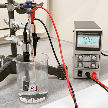 Elektrolytische Wasserstoffbeladung von Proben am Institut für Werkstoffanwendung Elektrolytische Wasserstoffbeladung von Proben am Institut für Werkstoffanwendung