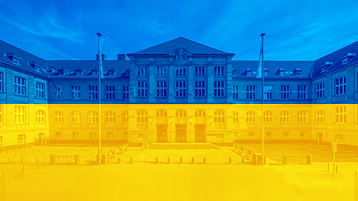 Gebäude Claudiusstraße in ukrainischen Nationalfarben eingefärbt (Bild: TH Köln)
