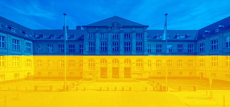Gebäude Claudiusstraße in ukrainischen Nationalfarben eingefärbt (Image: TH Köln)
