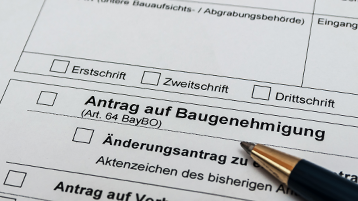 Antrag auf Baugenehmigung (Bild: Adobe Stock / Stockfotos MG) Antrag auf Baugenehmigung (Bild: Adobe Stock / Stockfotos MG)