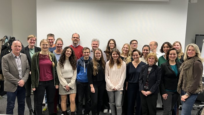 Gruppenbild der Mentor*innen und Mentees Gruppenbild der Mentor*innen und Mentees