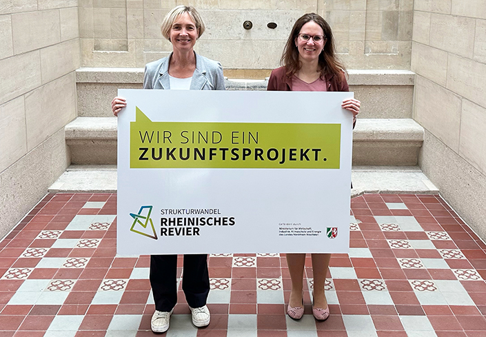 Prof. Dr. Sylvia Heuchemer, Vizepräsidentin für Lehre und Studium, und Ilona Arcaro, Leiterin der Wissenschaftlichen Weiterbildung