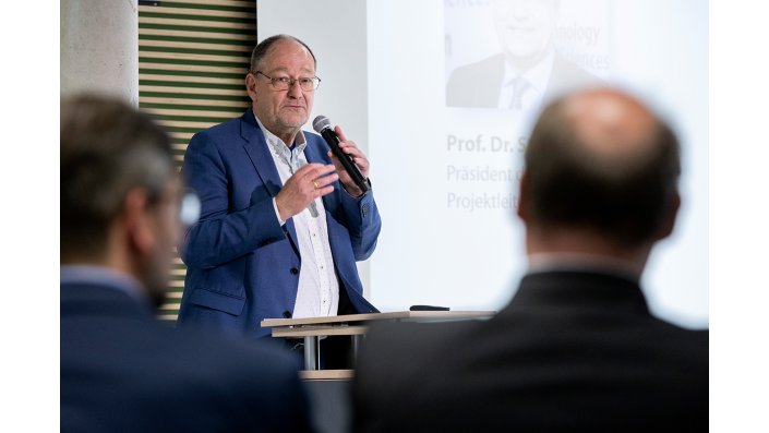 Begrüßung durch Prof. Dr. Stefan Herzig, Präsident und Projektleitung von PLan_CV 
